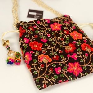 💥NEW💥Boho Embroidered Drawstring Clutch Bag